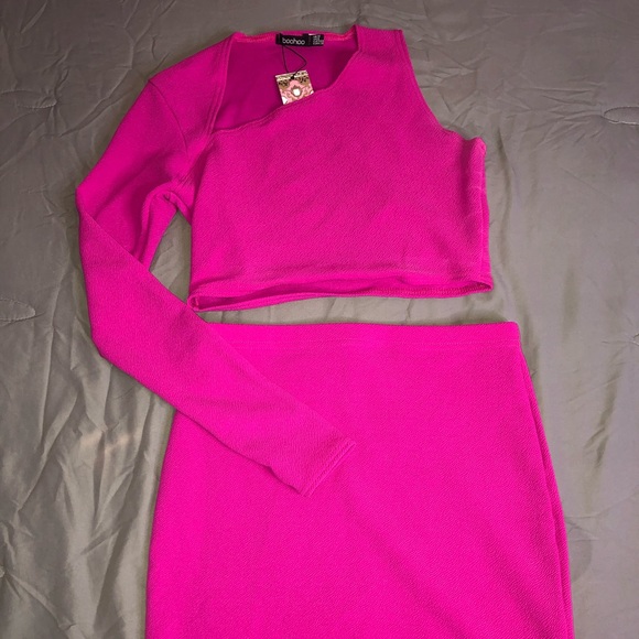 💕BOOHOO HOT Pink Two-Piece Set!💕 - Picture 2 of 4